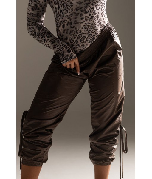 Брюки лаке з декоративними зав'язками