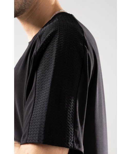 Футболка з сіткою на плечах